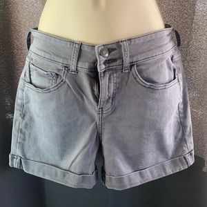 Juniors light gray denim shorts